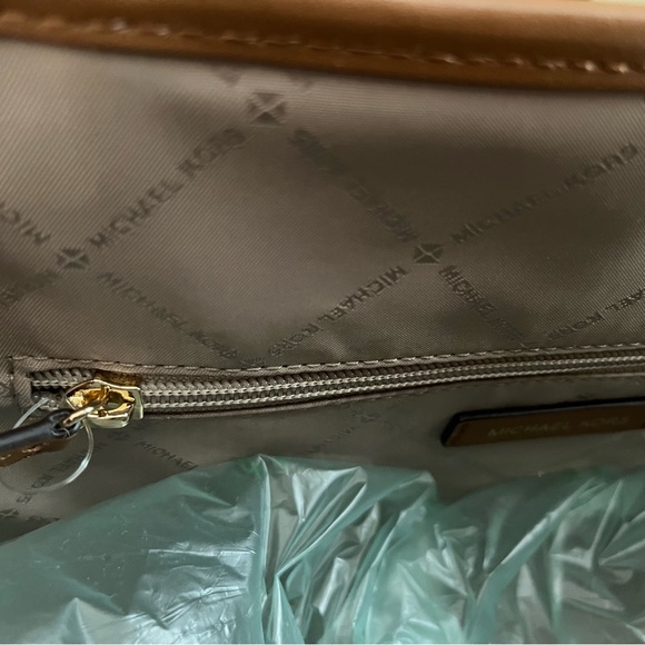 Michael Kors jet set airplane, aviation, tote, brown - Picture 3 of 7